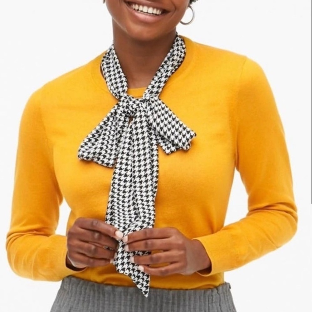 J. Crew gold attached silky houndstooth tie/scarf 100% cotton sweater. Small.